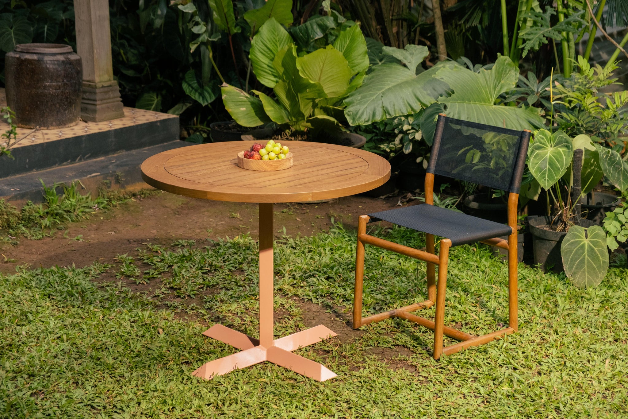 reddie-raw outdoor cafe/bar table Andi Outdoor Pedestal Cafe & Bar Table Round (2 heights)