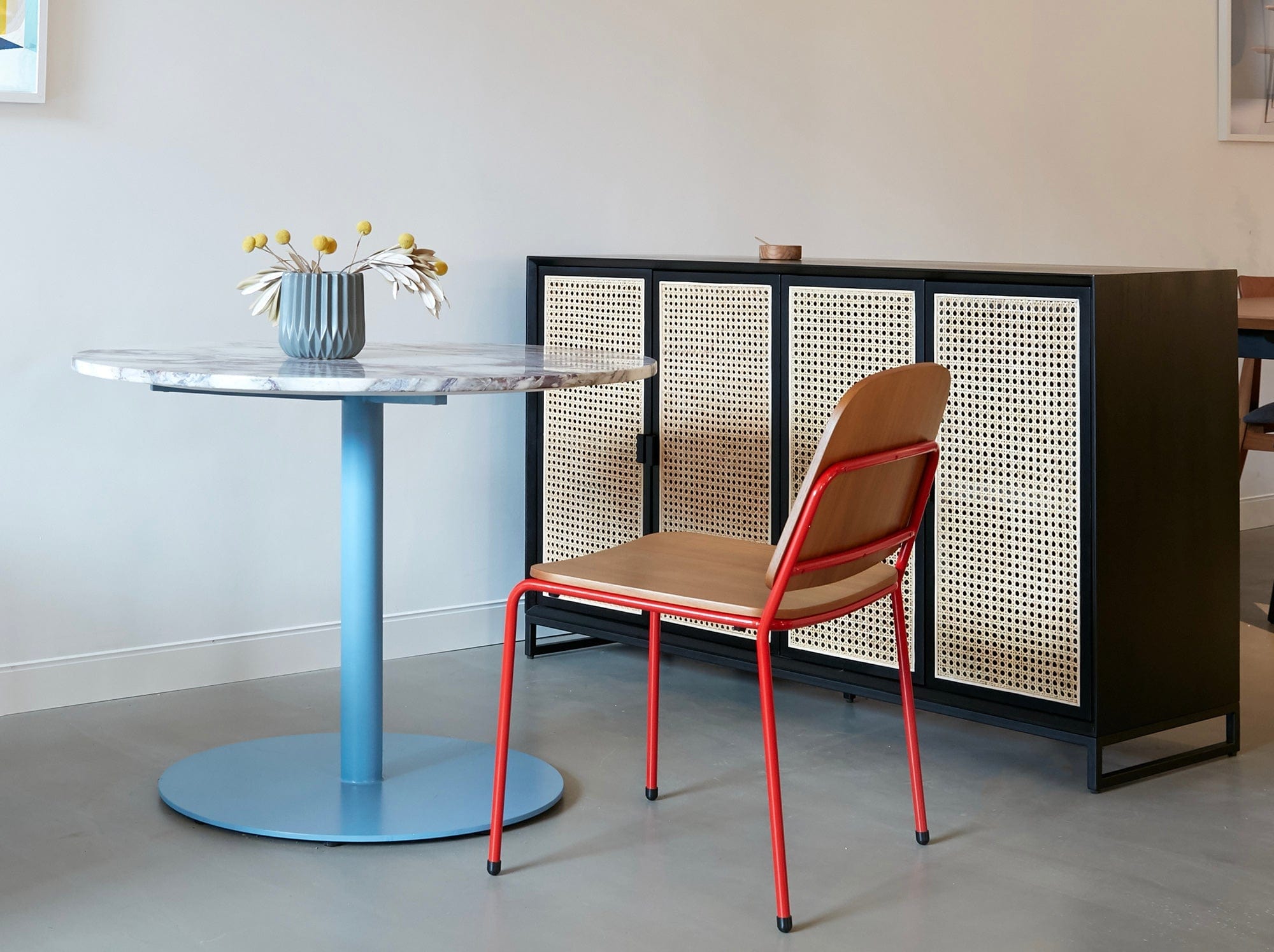 reddie-raw round Bob Pedestal Table Marble Cafe & Bar Table (2 heights)