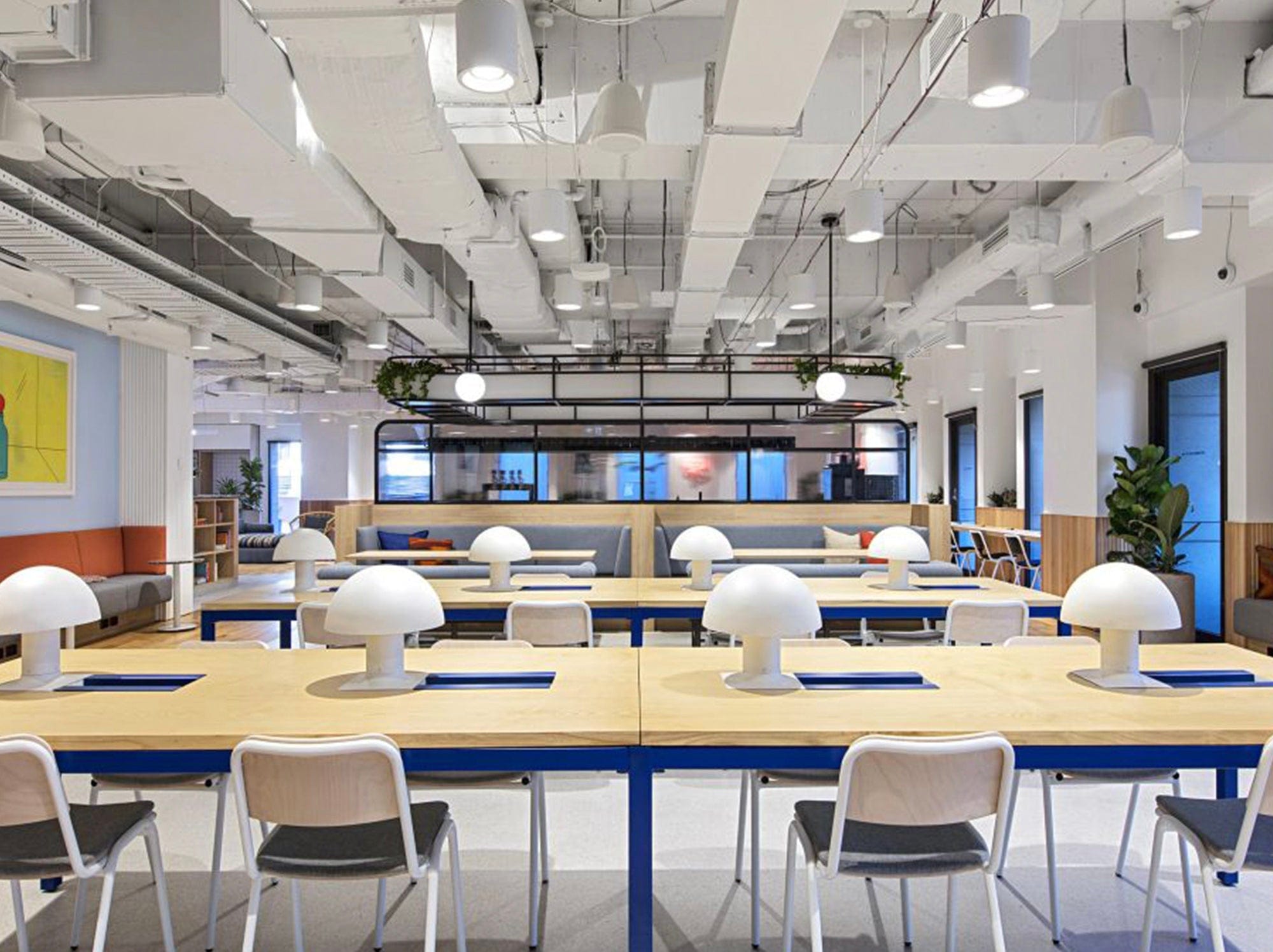 reddie-raw desk Bob Hot Desk